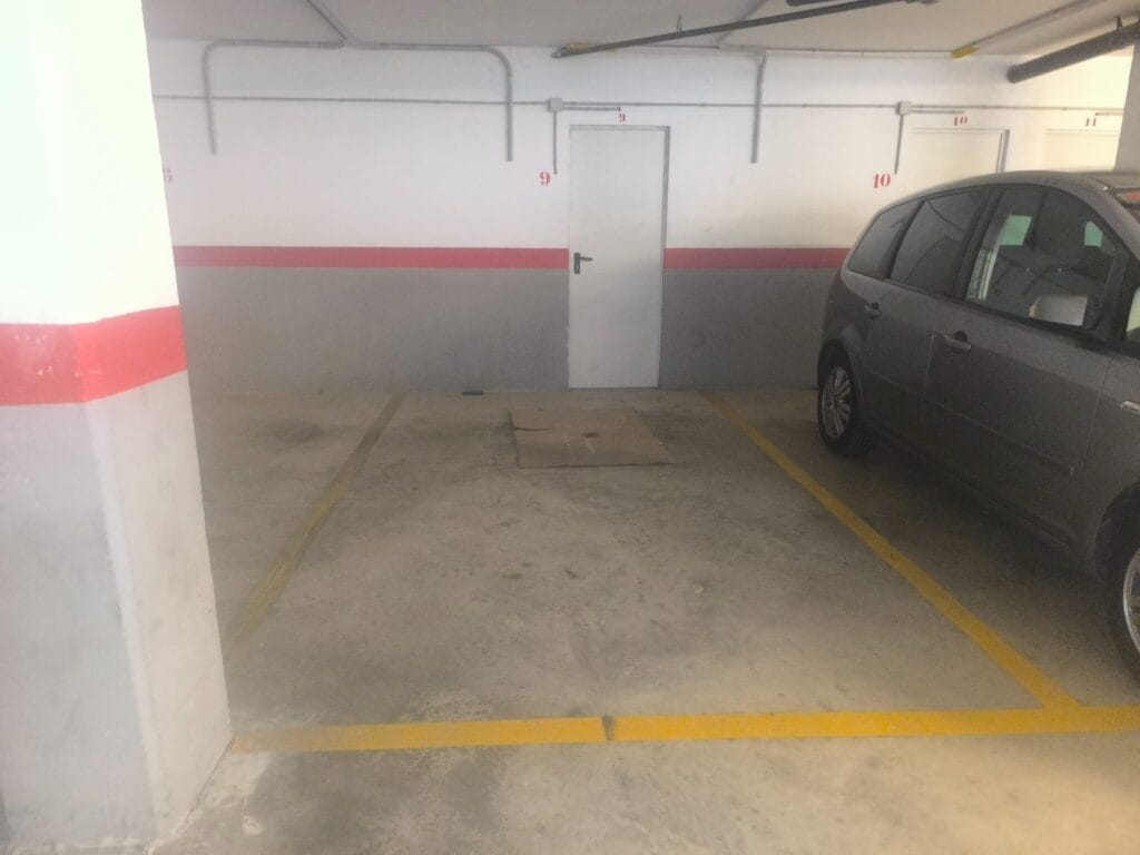 Se alquila plaza de parking en Cubelles — foto 2