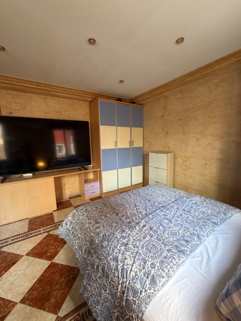 Habitación relajante con muy buena iluminación — foto 4