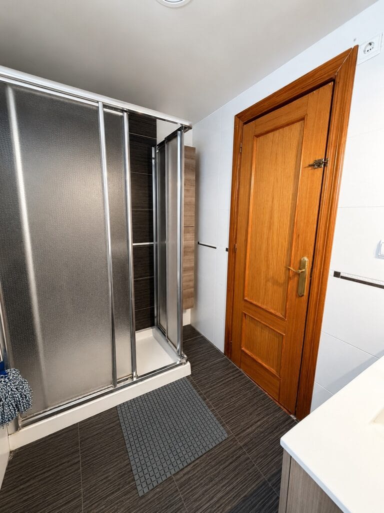 Habitación relajante con muy buena iluminación — foto 7