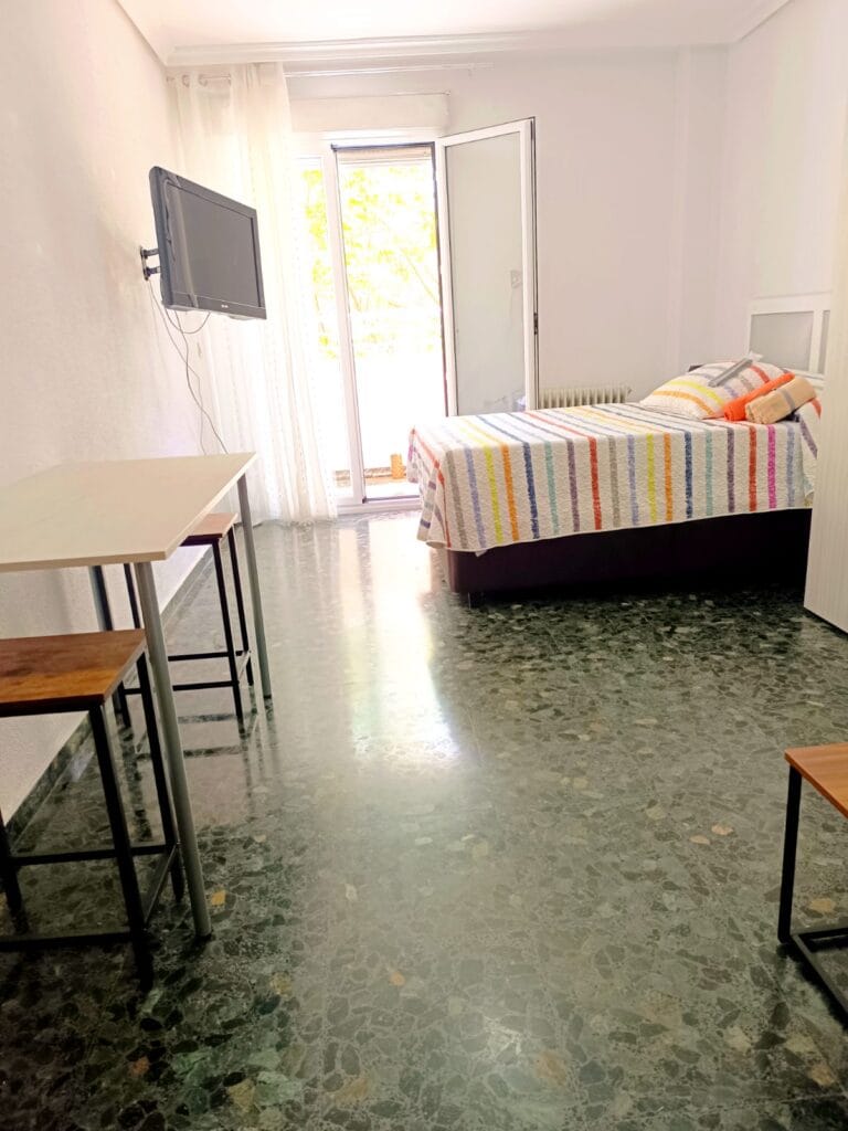 Alquiler amplia habitación en Ab, zona Feria — foto 4