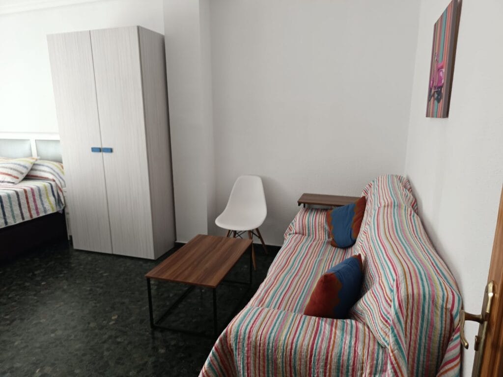 Alquiler amplia habitación en Ab, zona Feria — foto 6