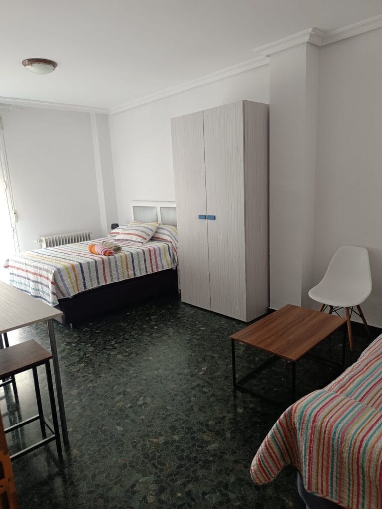 Alquiler amplia habitación en Ab, zona Feria — foto 7