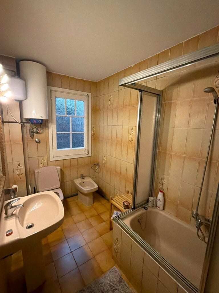 Habitación en Plaza Tetuán — foto 5