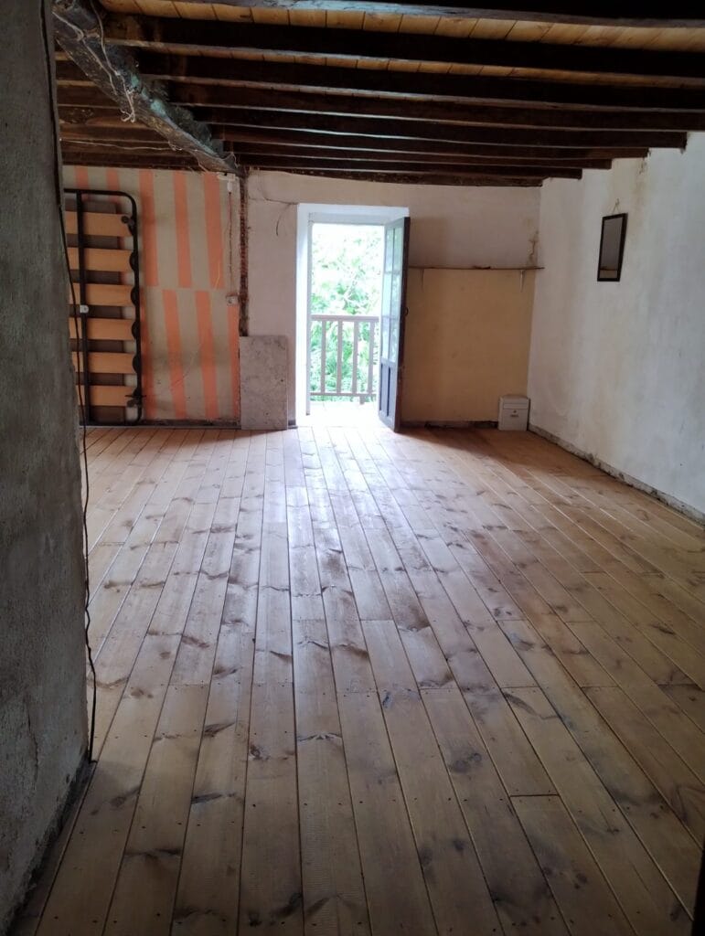 Casa adosada para seguir reformando. — foto 3