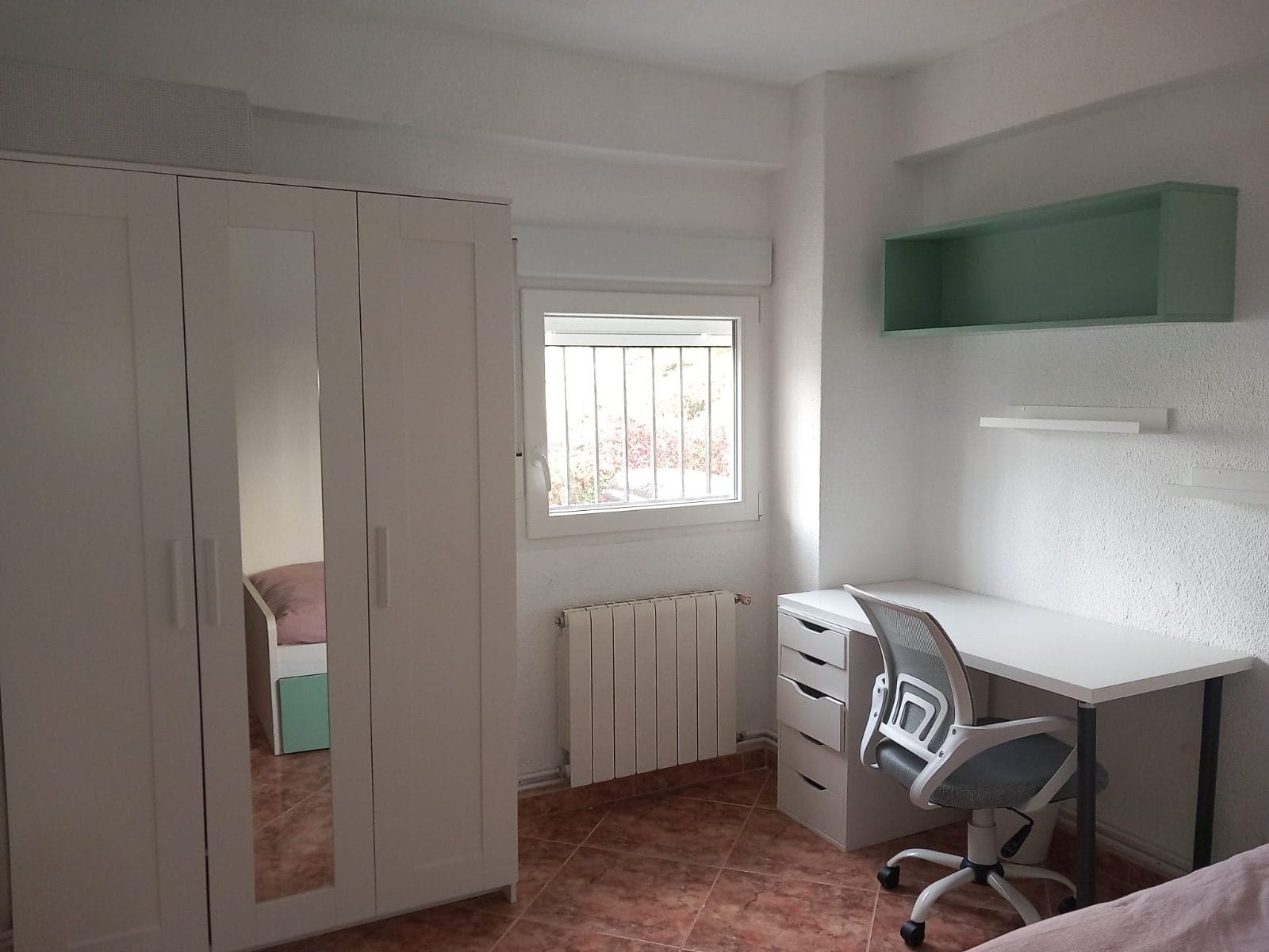 Piso con 3 habitaciones, se alquila una de ellas solo para el mes de agosto