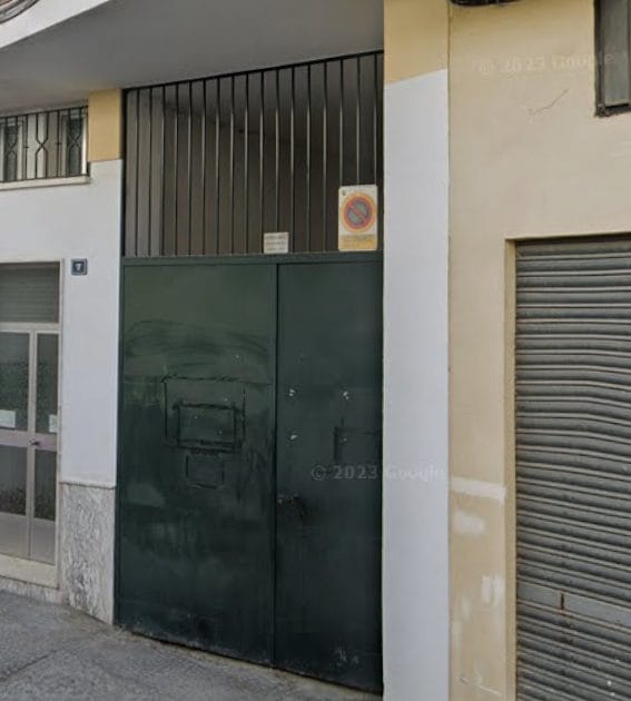 Vendo cochera centro Montilla con altura y luz - 9.000€ — foto 1