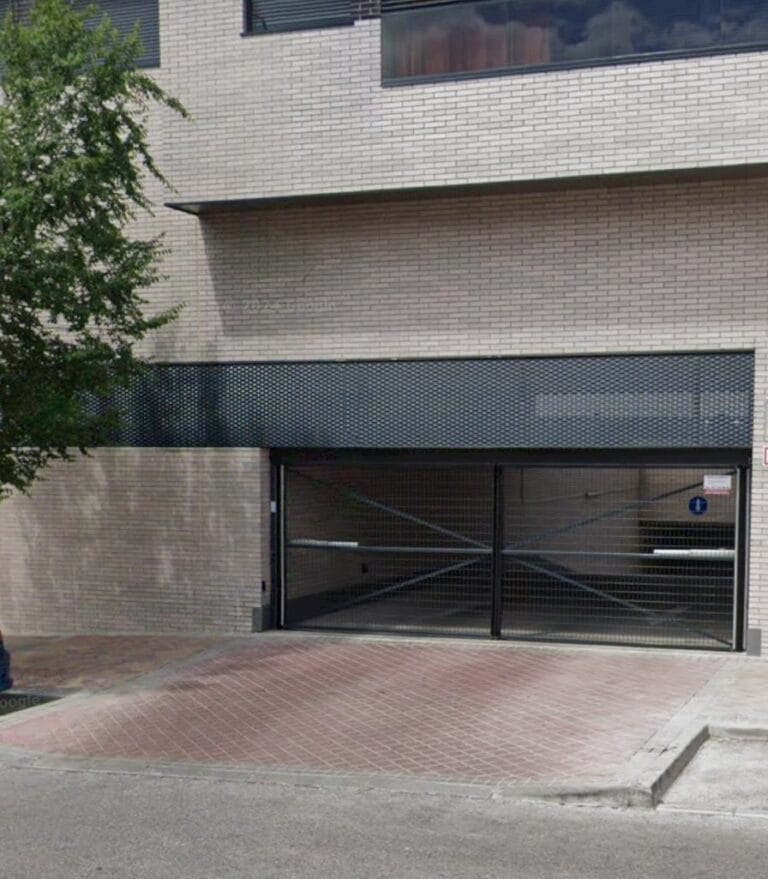 Alquilo plaza de moto en Ensanche de Vallecas
