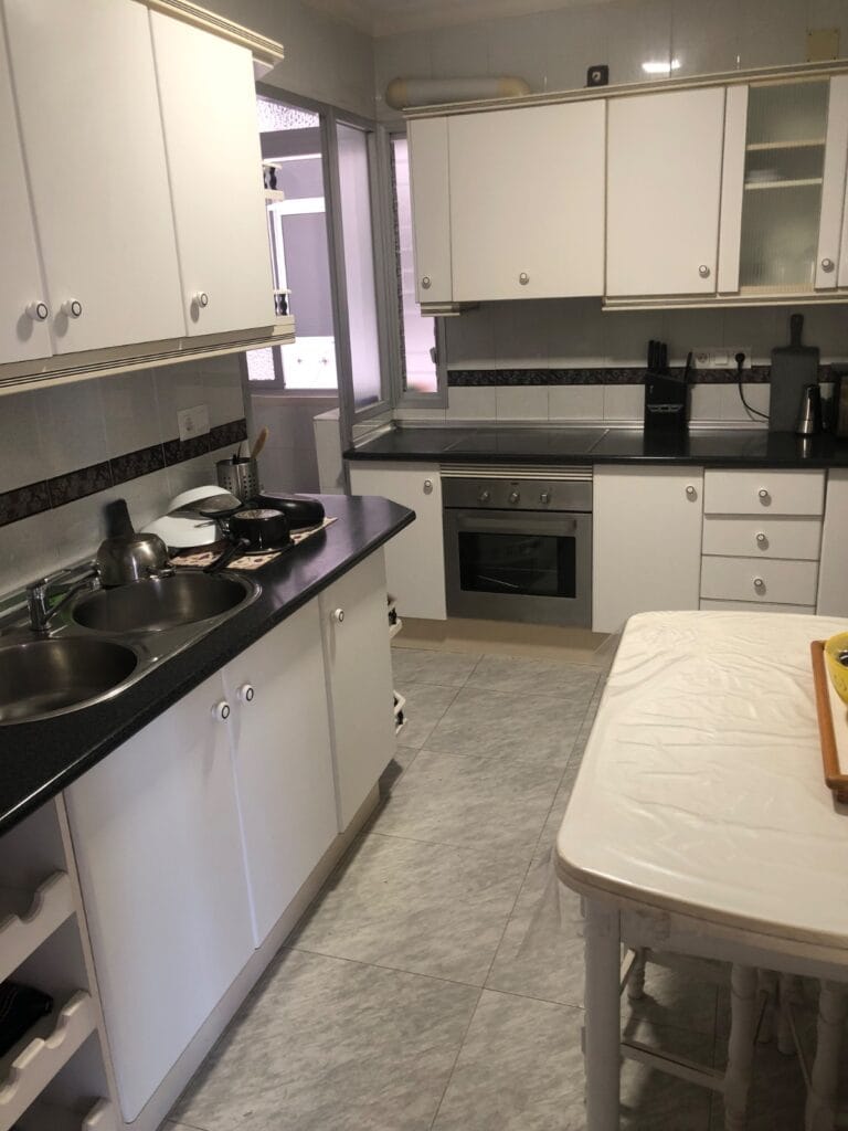 Se alquila habitación solo Agosto — foto 4