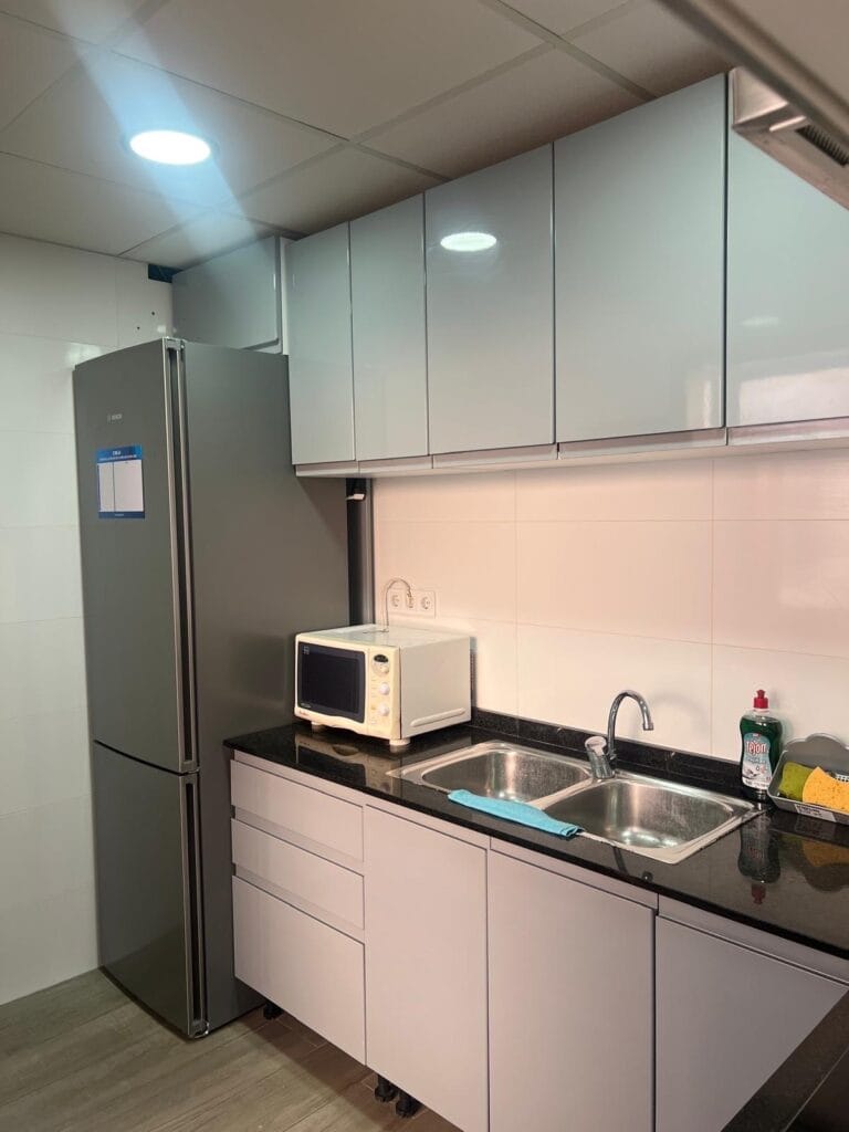 Piso para compartir de tres habitaciones — foto 9