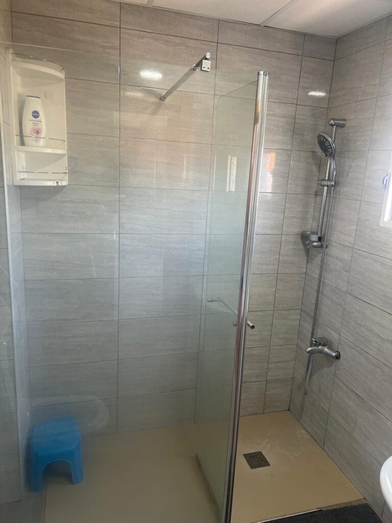 Piso para compartir de tres habitaciones — foto 10
