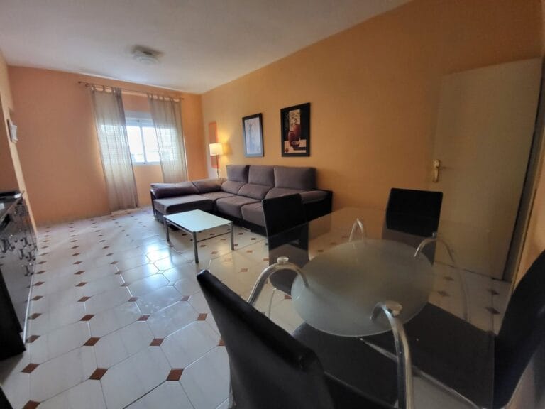 PISO MUY CENTRICO DE 4 HABITACIONES JUNTO A LA CALLE RECOGIDAS