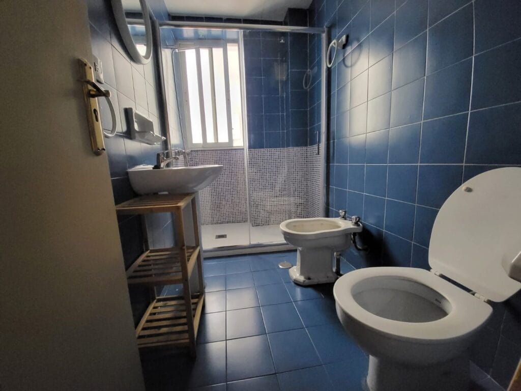 PISO MUY CENTRICO DE 4 HABITACIONES JUNTO A LA CALLE RECOGIDAS — foto 3