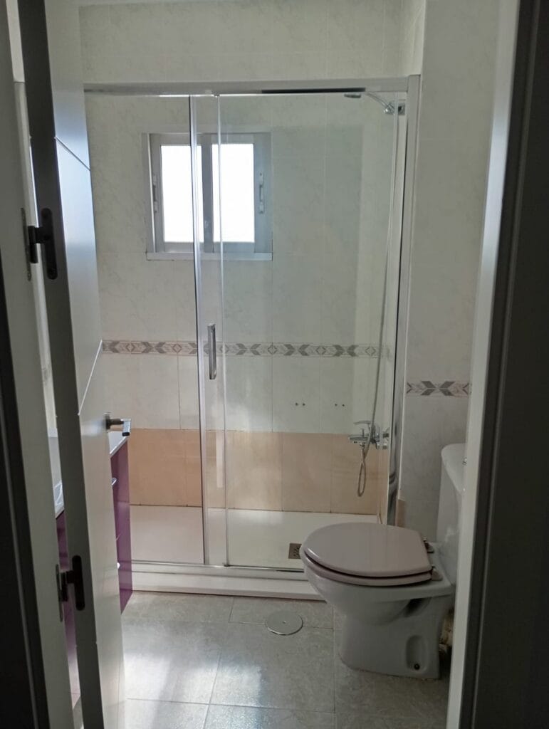 Piso de 3 habitaciones, buen sitio para colegios e institutos — foto 2