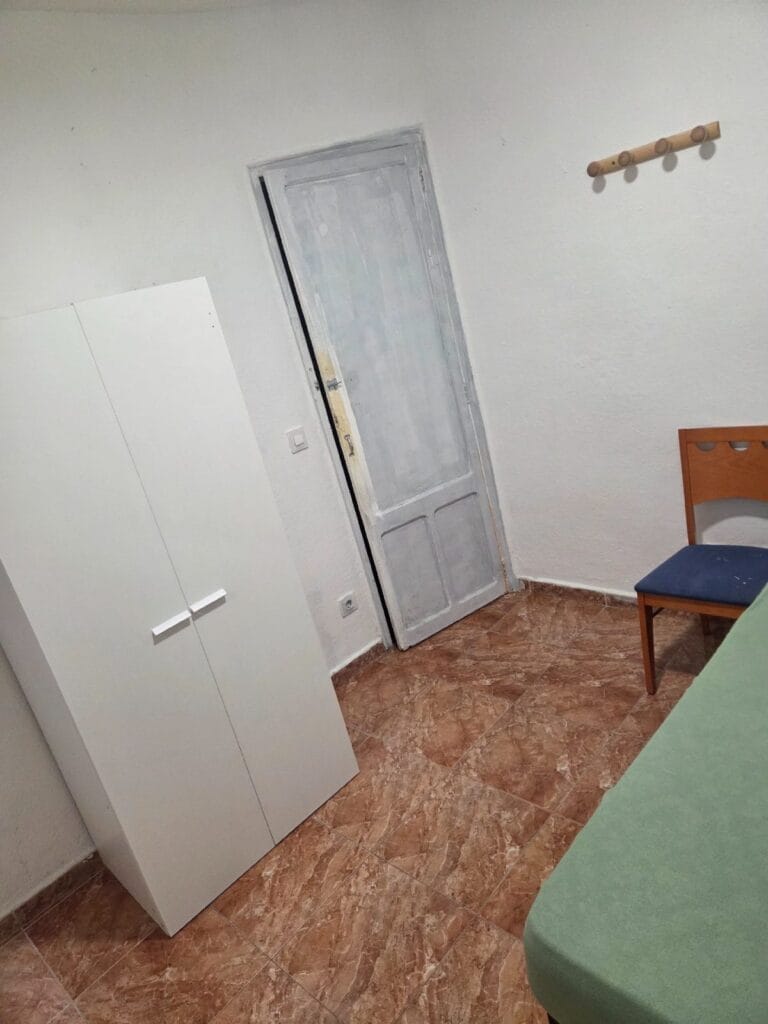 Habitación amplia y céntrica en avenida la plata — foto 1