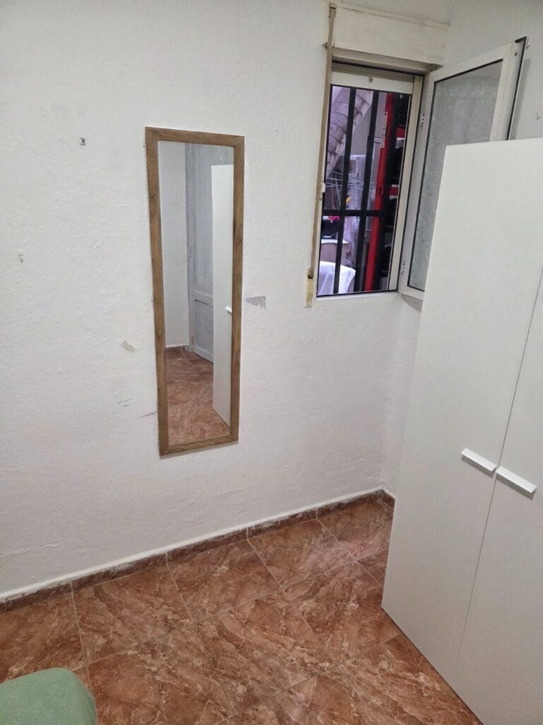 Habitación amplia y céntrica en avenida la plata — foto 2