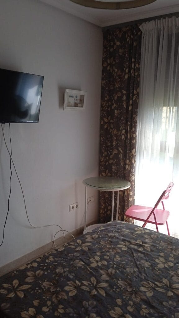 Se alquila habitación en plaza la viña 400 euros — foto 2