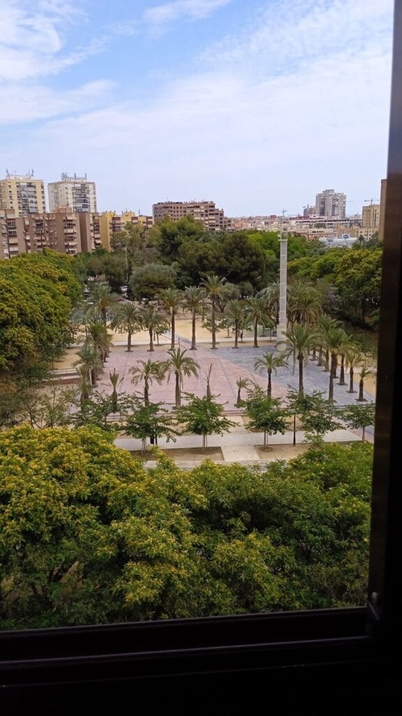 Se alquila habitación en plaza la viña 400 euros — foto 3