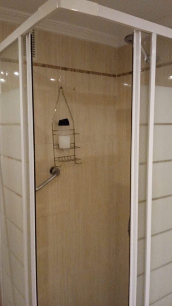Se alquila habitación en plaza la viña 400 euros — foto 5