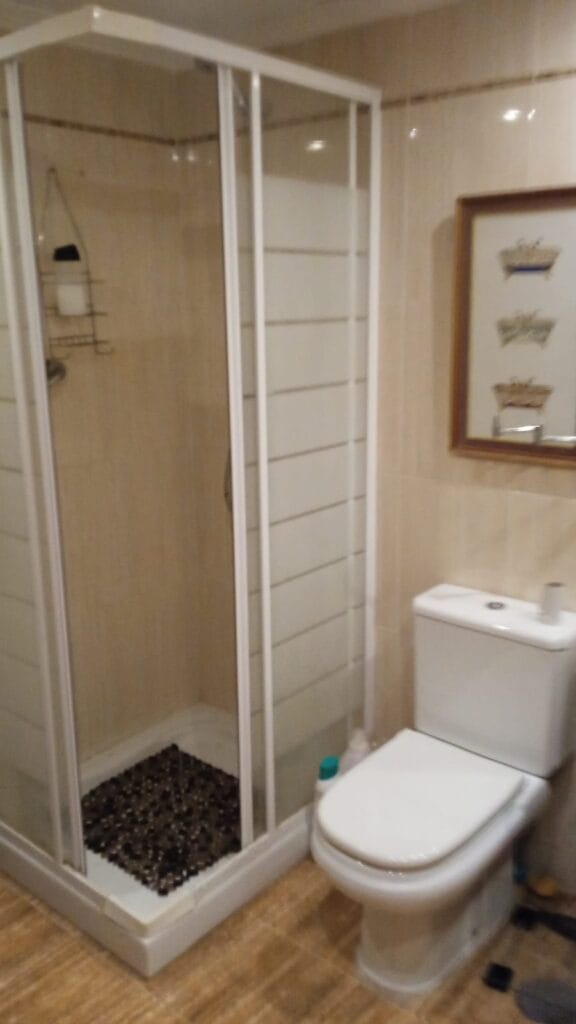 Se alquila habitación en plaza la viña 400 euros — foto 6