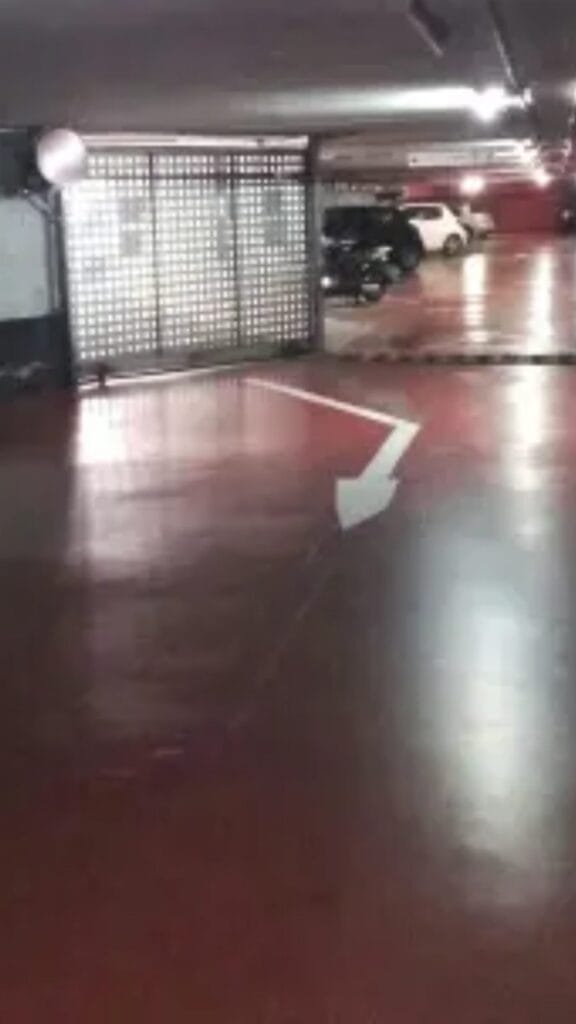 PARKING EXCELENTE 10m2 (4m\'52 x 2m\'20) Rambla Brasil/Sants — foto 2