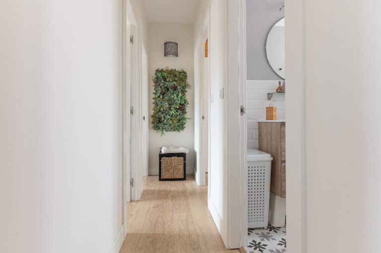 UNA HABITACIÓN EN ZONA TRANQUILA Y BIEN COMUNICADA