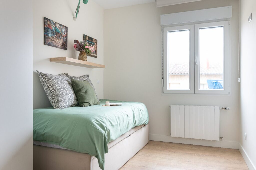UNA HABITACIÓN EN ZONA TRANQUILA Y BIEN COMUNICADA — foto 2