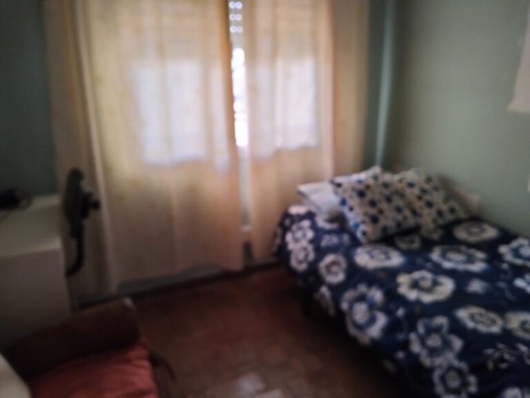 Piso de cuatro habitaciones alquilo dos