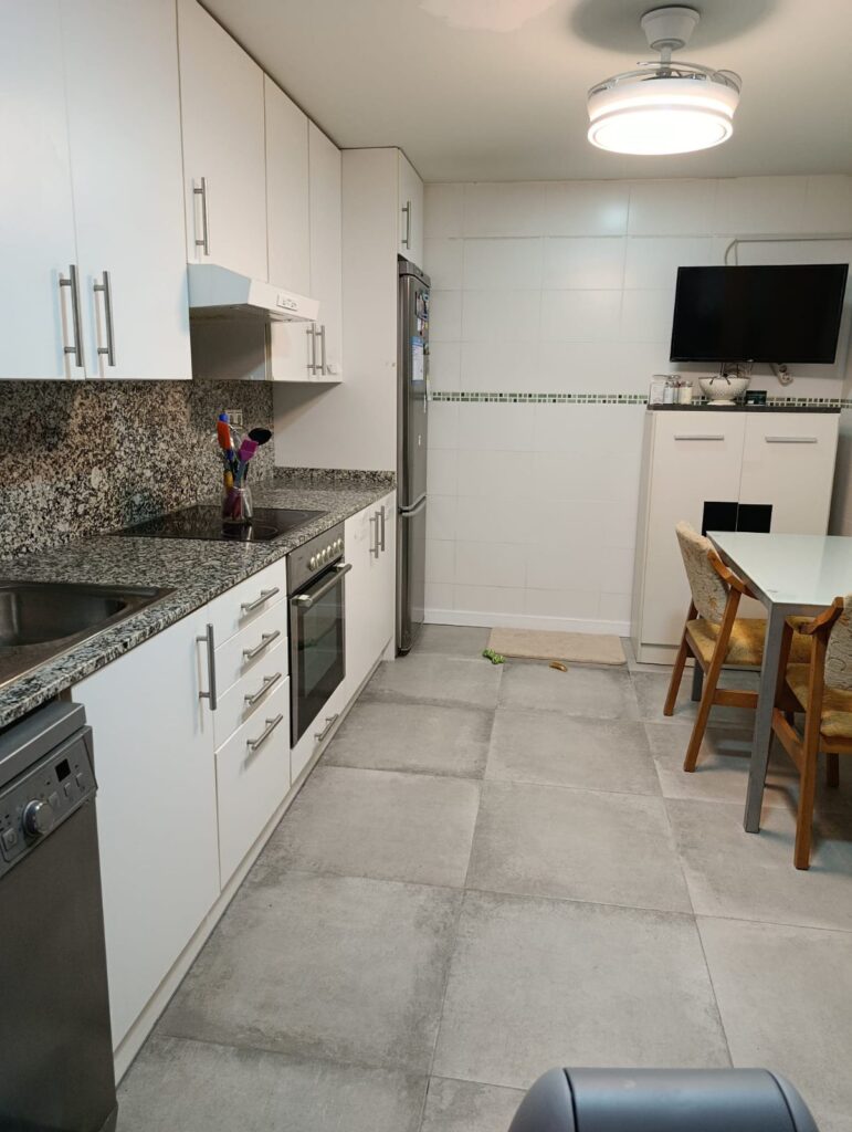 HABITACIÓN PARA CHICA A 2 MIN DE LA UA | TRAM, CENTRO COMERCIAL OULET STORE , PISCINA Y PÁDEL — foto 6