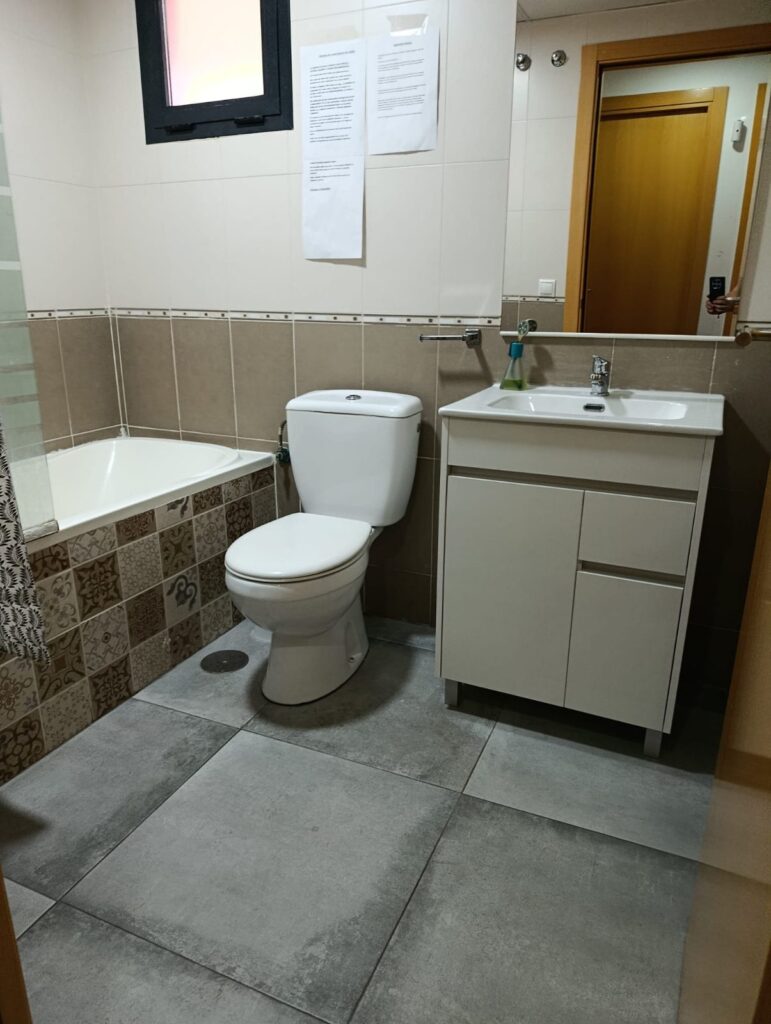 HABITACIÓN PARA CHICA A 2 MIN DE LA UA | TRAM, CENTRO COMERCIAL OULET STORE , PISCINA Y PÁDEL — foto 5