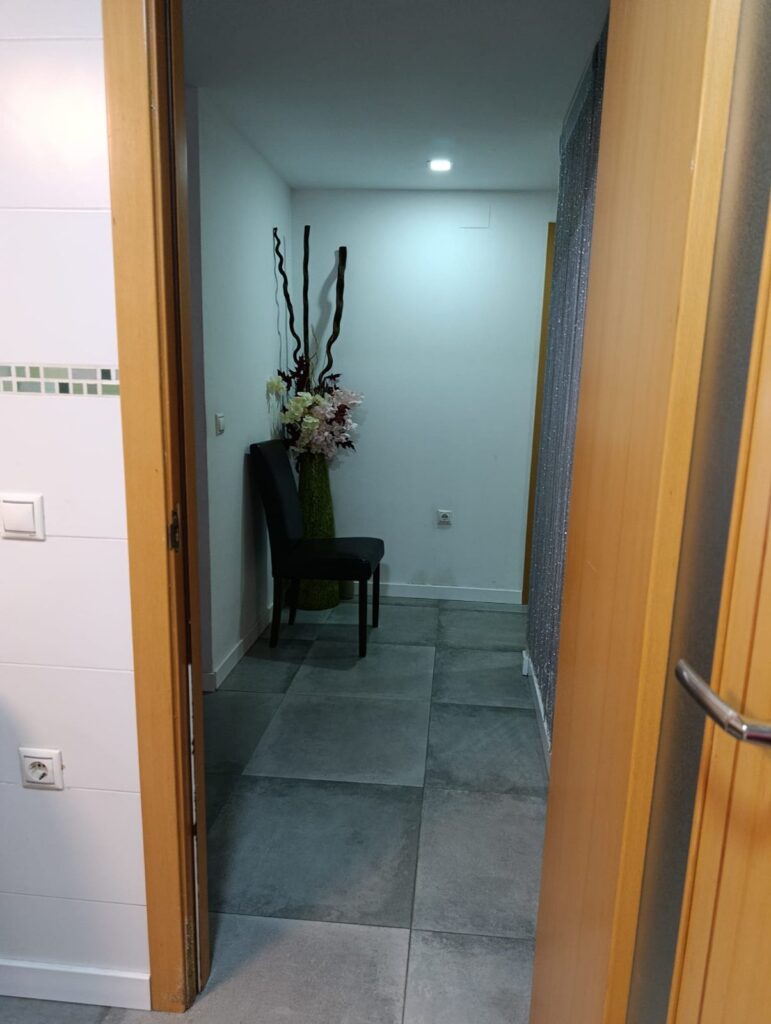 HABITACIÓN PARA CHICA A 2 MIN DE LA UA | TRAM, CENTRO COMERCIAL OULET STORE , PISCINA Y PÁDEL — foto 9