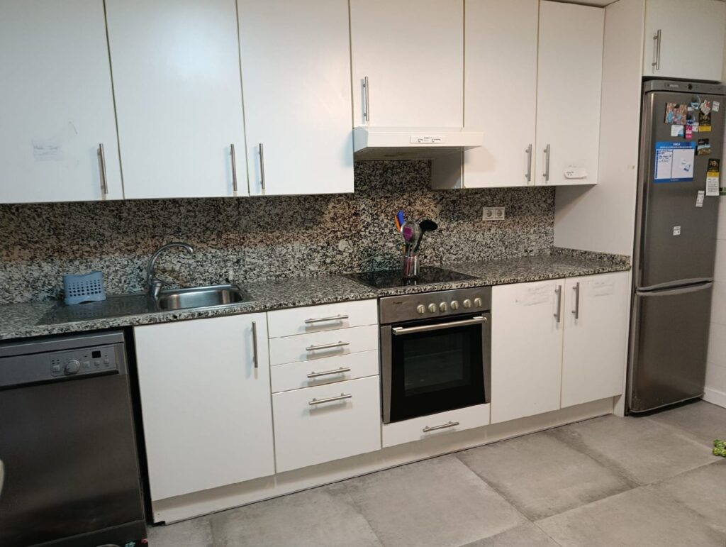 HABITACIÓN PARA CHICA A 2 MIN DE LA UA | TRAM, CENTRO COMERCIAL OULET STORE , PISCINA Y PÁDEL — foto 8