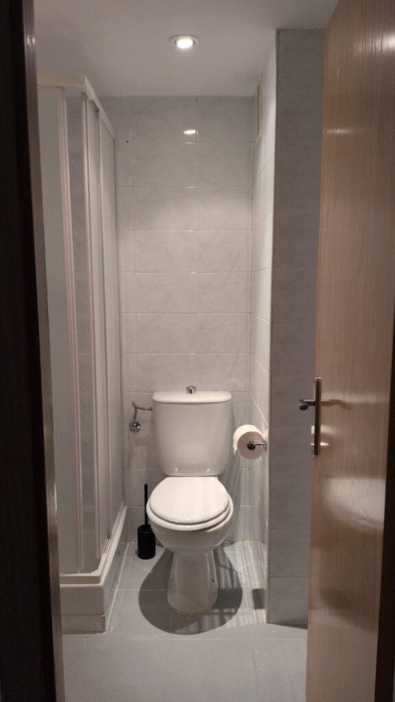 Alquilo habitación con baño privado para chica — foto 5