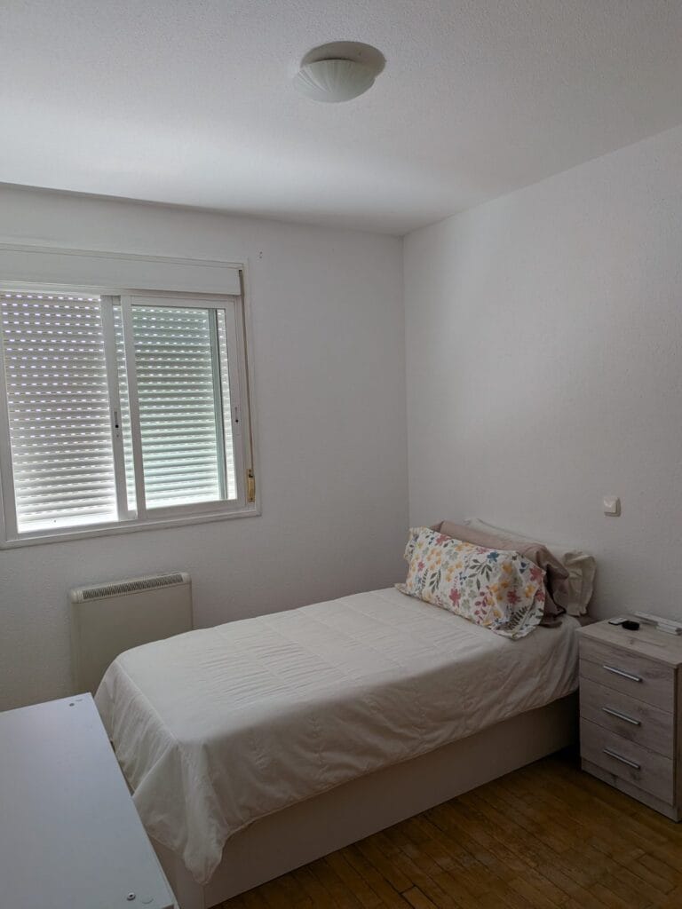 Alquilo habitación con baño privado para chica — foto 1