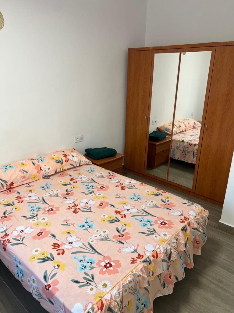 Piso para compartir de tres habitaciones — foto 1