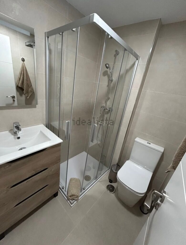 Habitación muy luminosa en piso compartido — foto 9