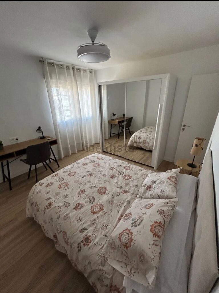 Habitación muy luminosa en piso compartido