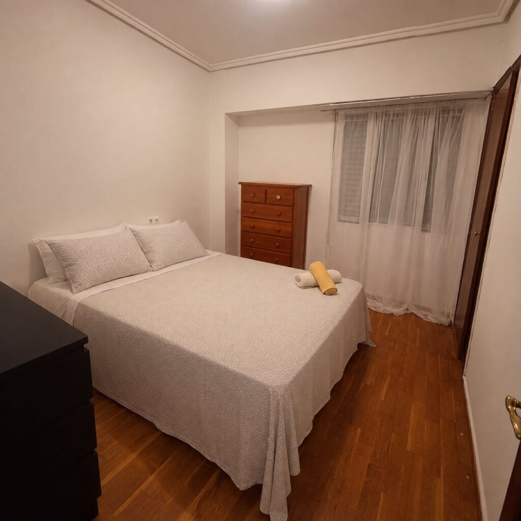 Habitación bien ubicada en piso familiar — foto 2