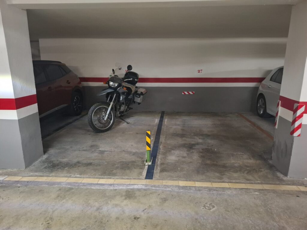 Plaza de Garaje para coche pequeño — foto 1