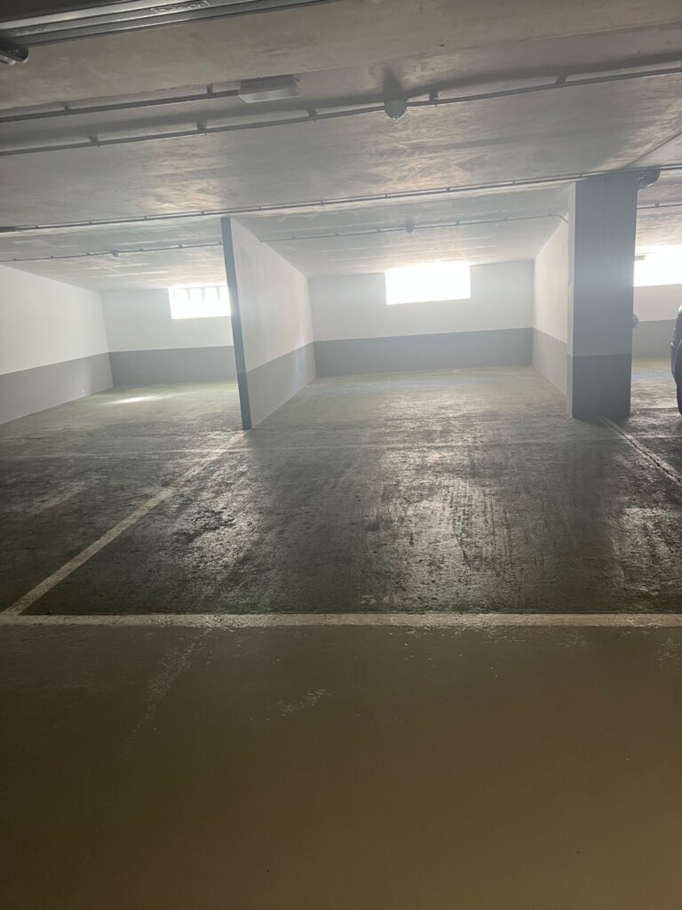 Plaza de garaje extra grande — foto 1